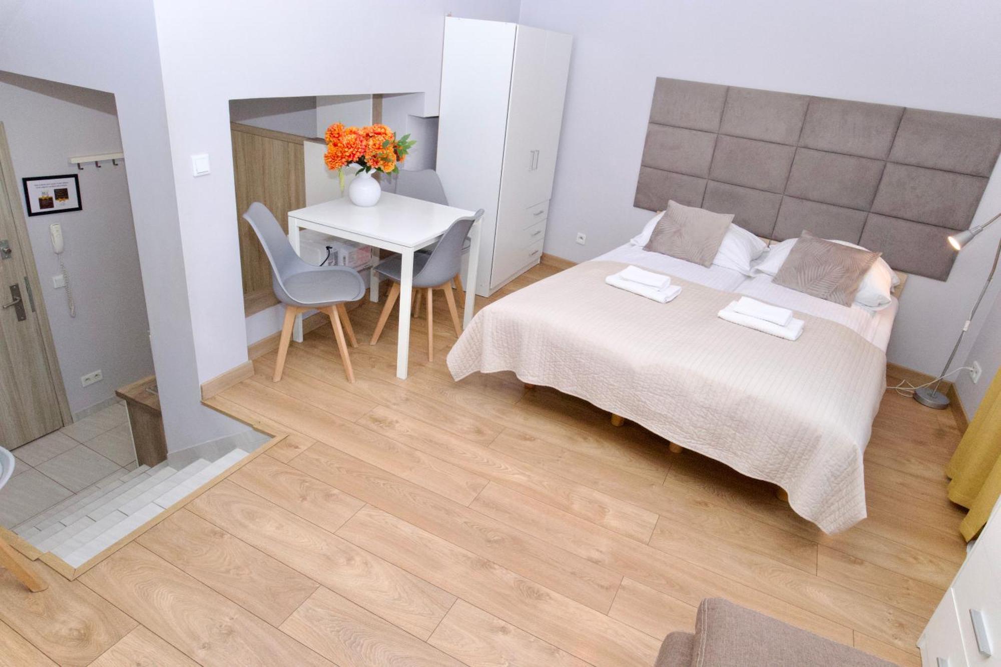 Studio Apartment 17